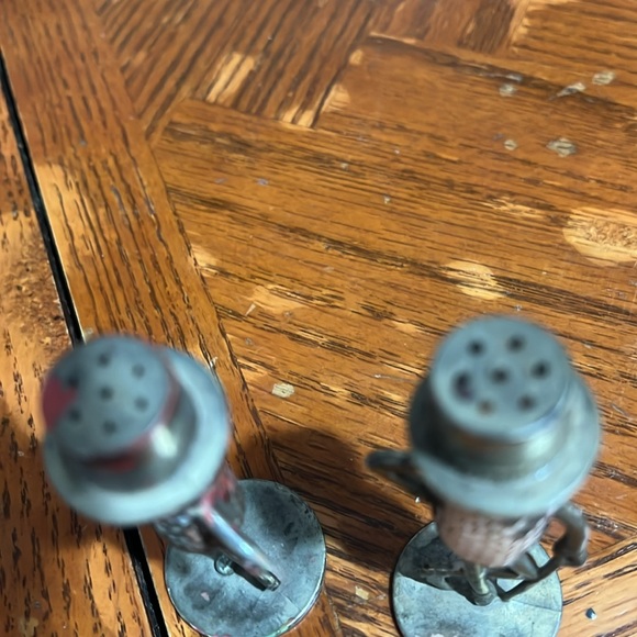 Vintage Mr. Peanut Salt and Pepper Shakers these are gold and original I believe - Picture 4 of 4